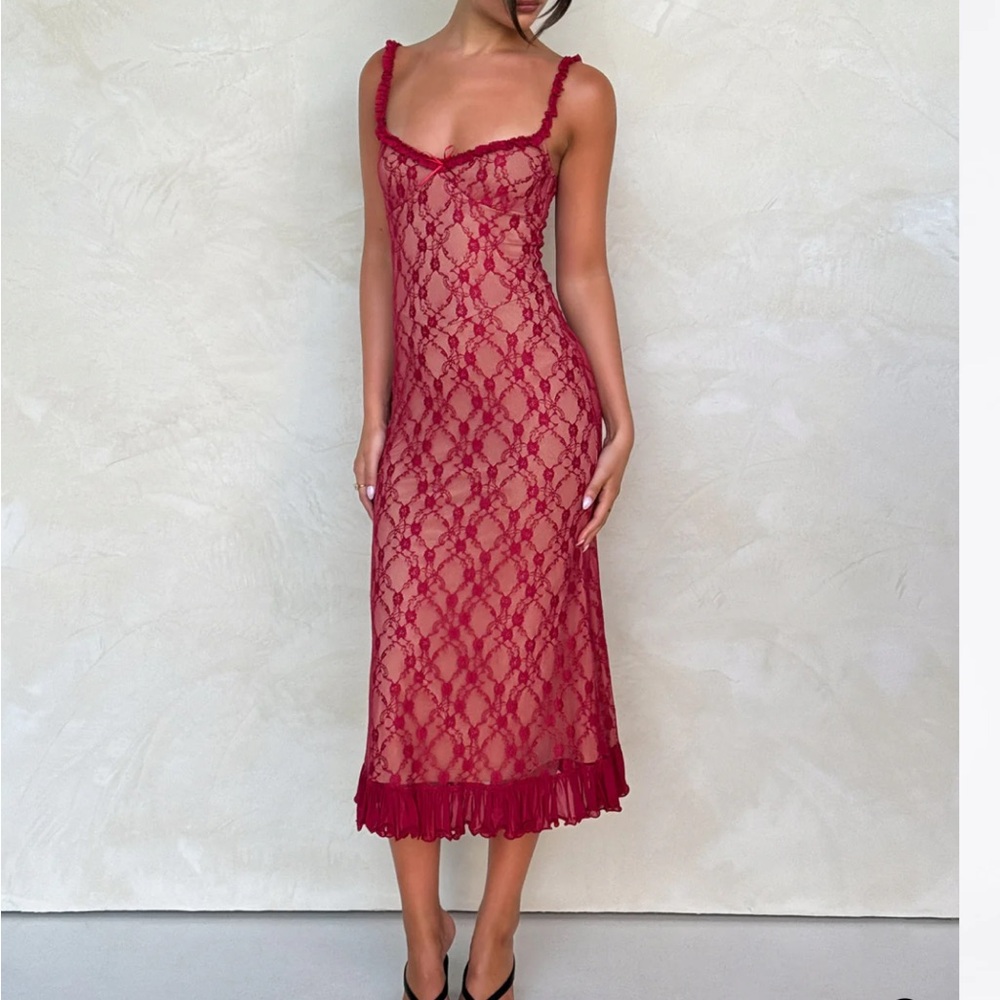 Tiger Mist Scarlet Lace Top